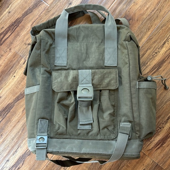 Tommy Bahama Convertible Backpack in Military Army Green / Olive - Picture 1 of 8